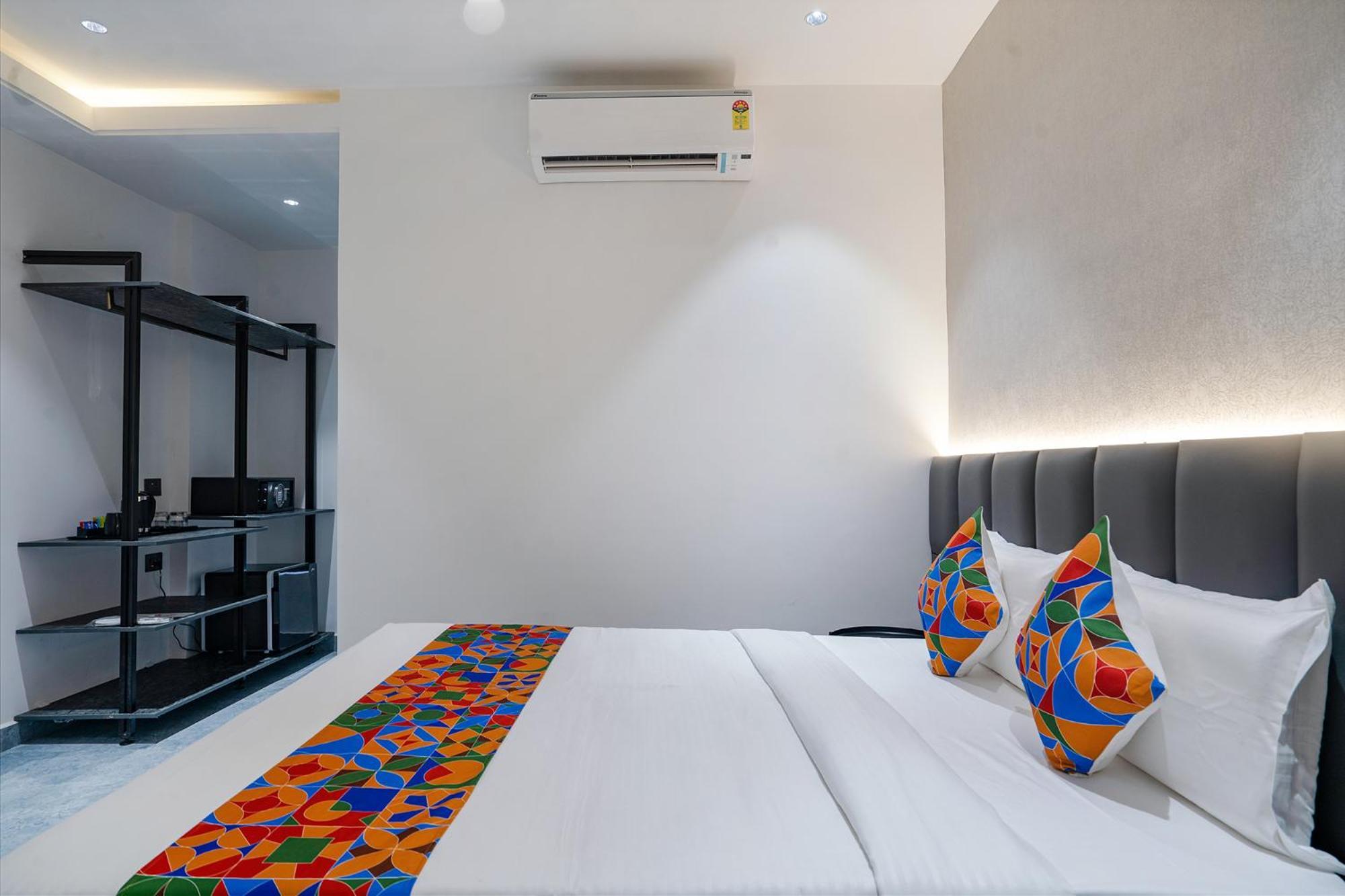 Fabhotel Prime Cloud 5 Studios Hyderabad Exterior photo