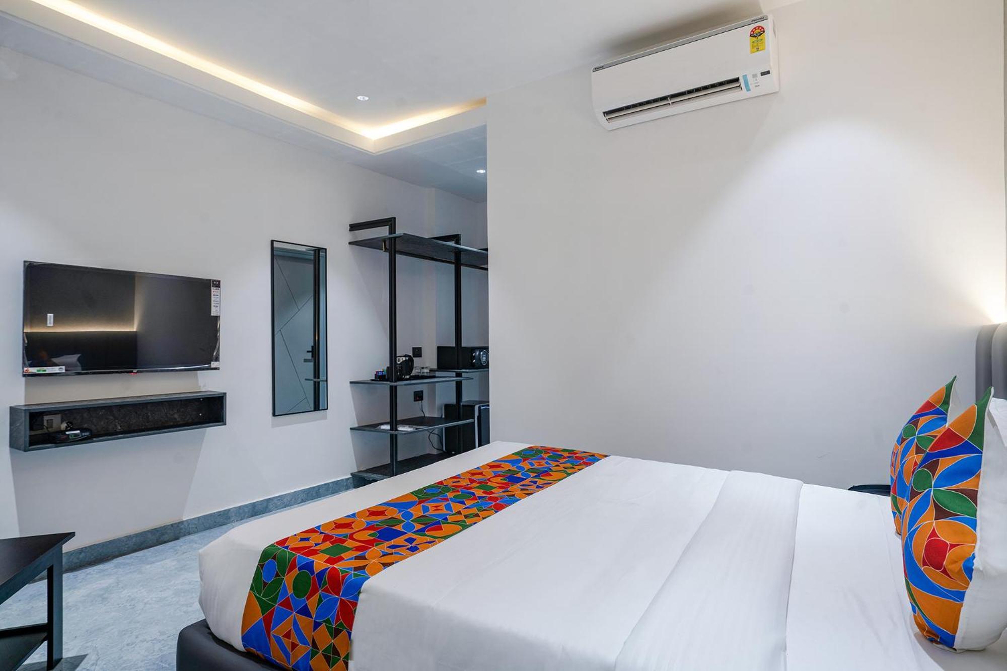 Fabhotel Prime Cloud 5 Studios Hyderabad Exterior photo